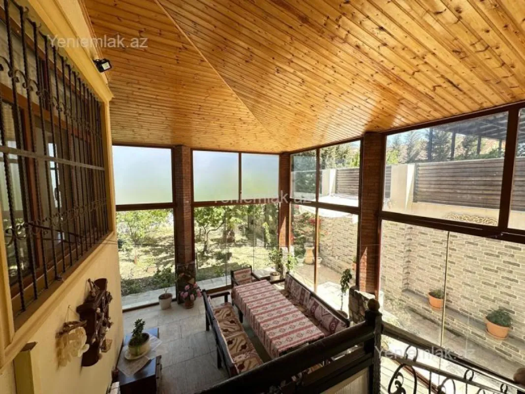 Satılır 5 otaqlı həyət evi 270 m²