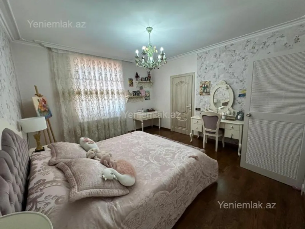 Satılır 5 otaqlı həyət evi 270 m²