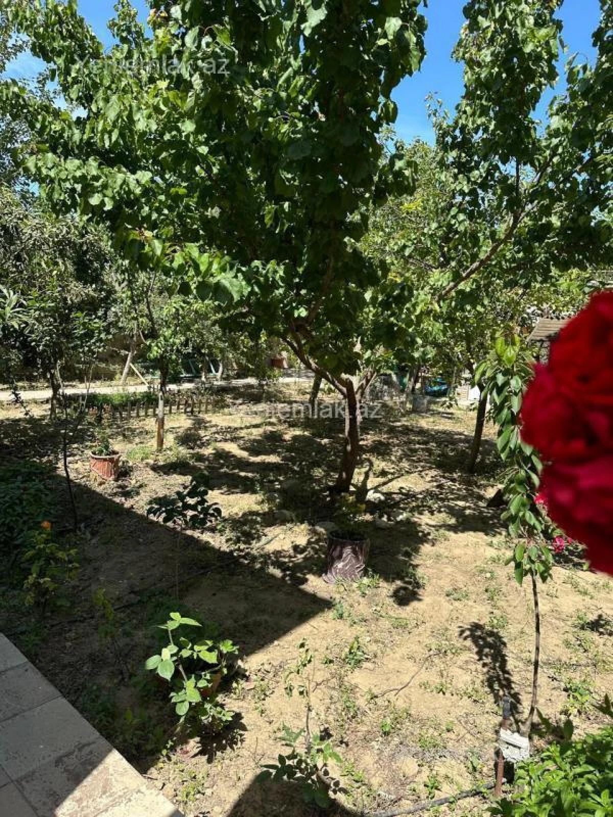 Satılır 5 otaqlı həyət evi 270 m²