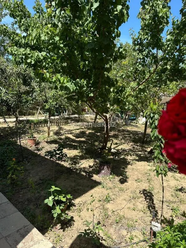 Satılır 5 otaqlı həyət evi 270 m²