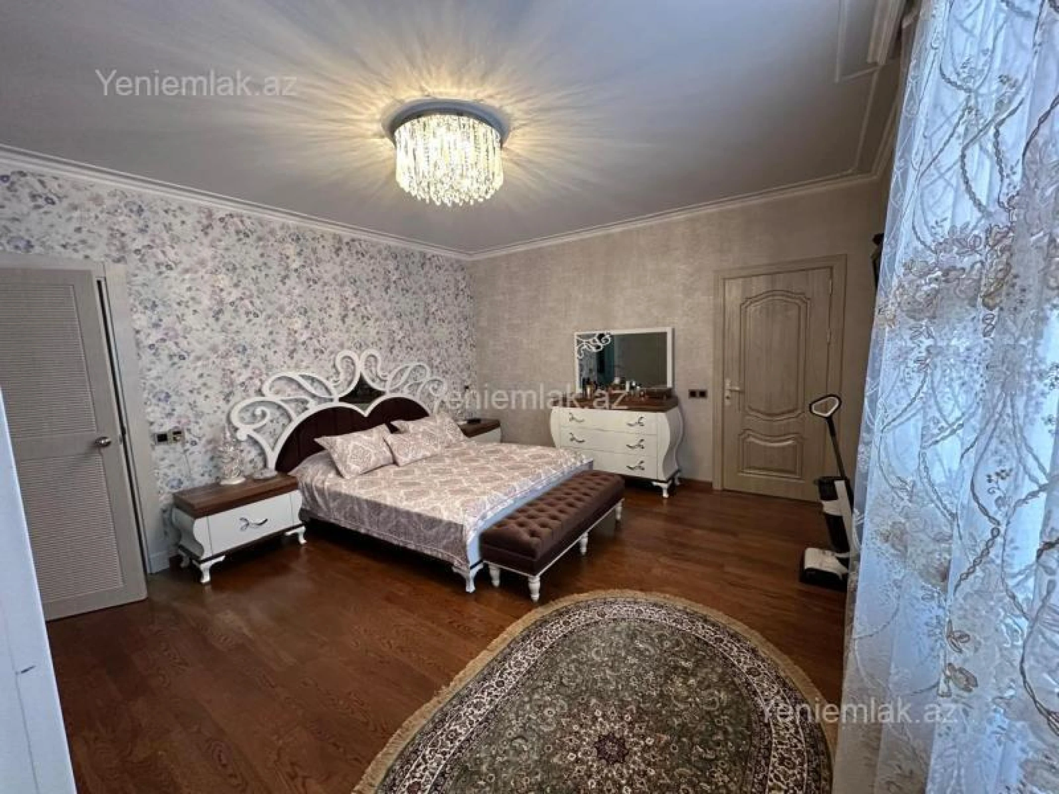 Satılır 5 otaqlı həyət evi 270 m²