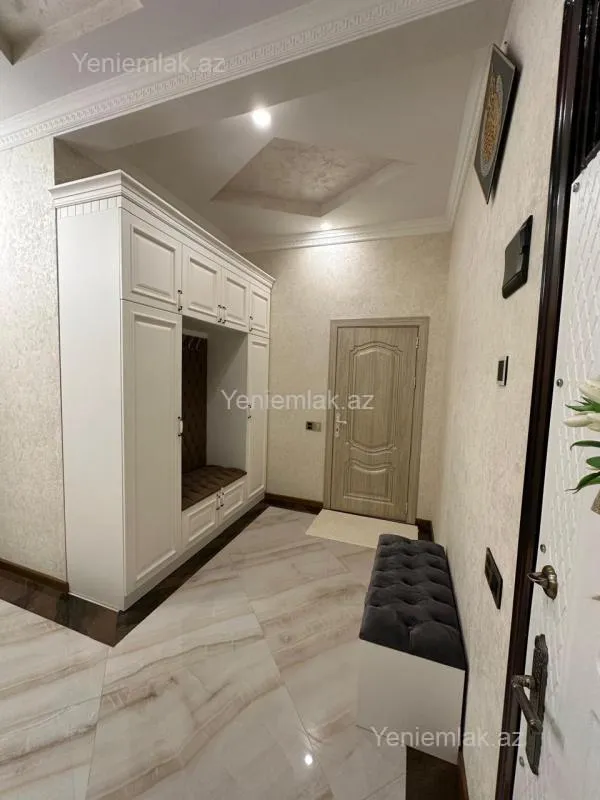 Satılır 5 otaqlı həyət evi 270 m²