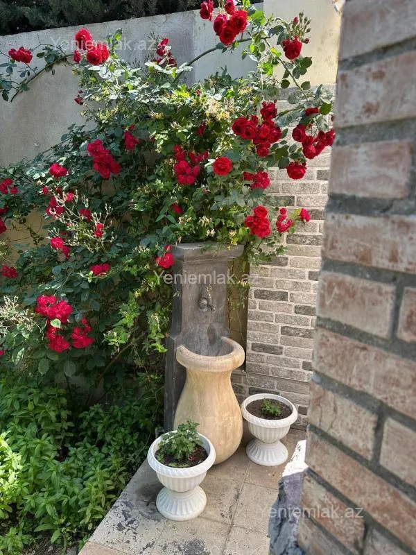 Satılır 5 otaqlı həyət evi 270 m²