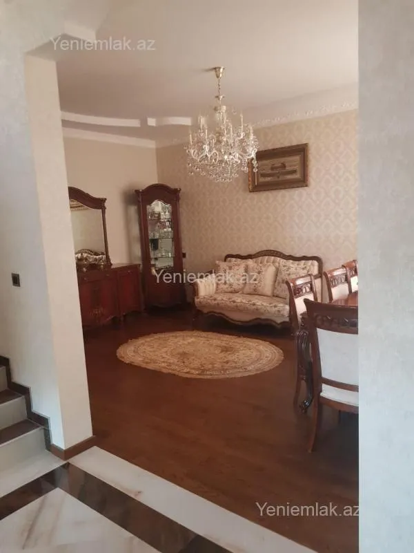 Satılır 5 otaqlı həyət evi 270 m²
