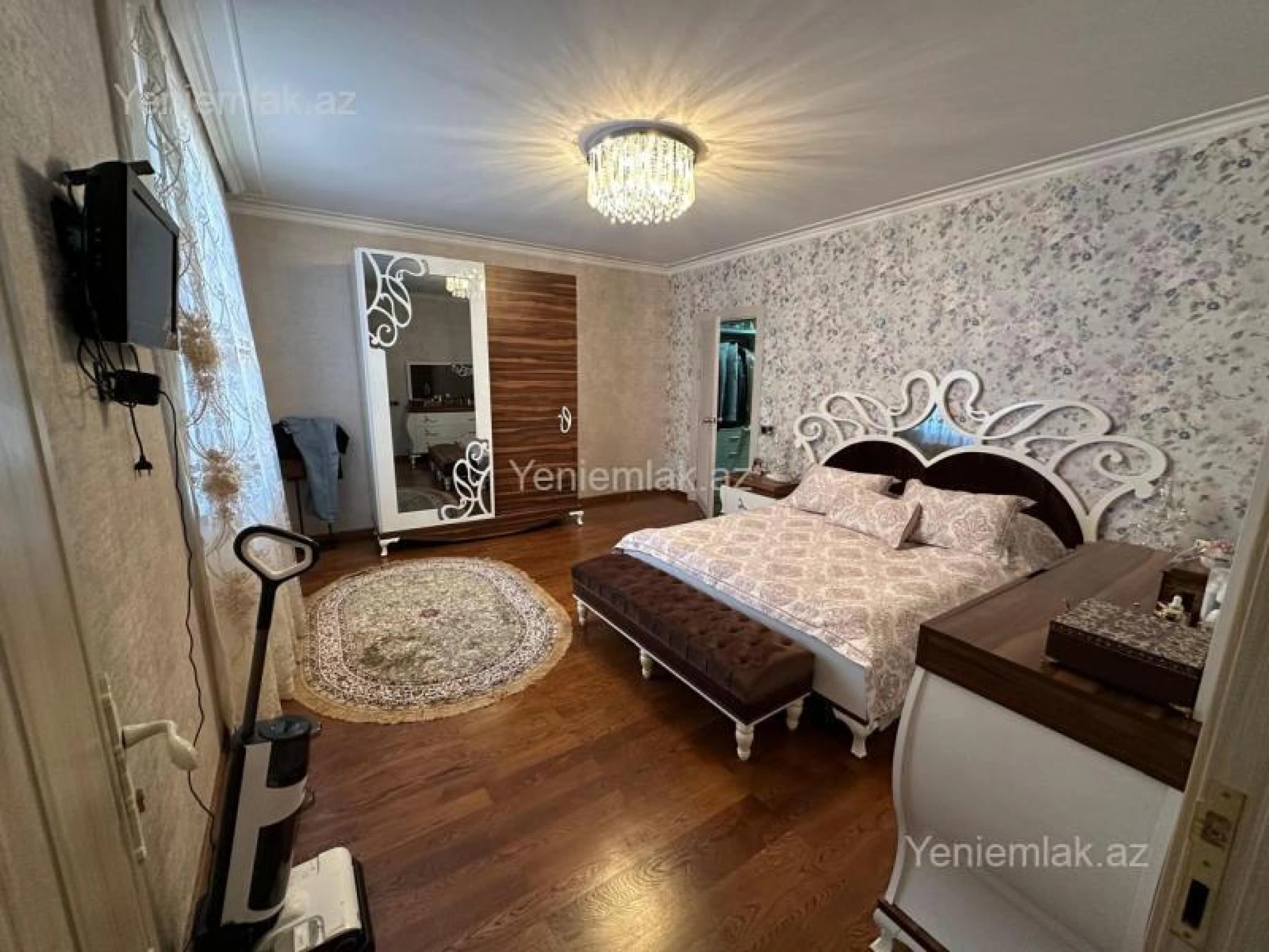 Satılır 5 otaqlı həyət evi 270 m²