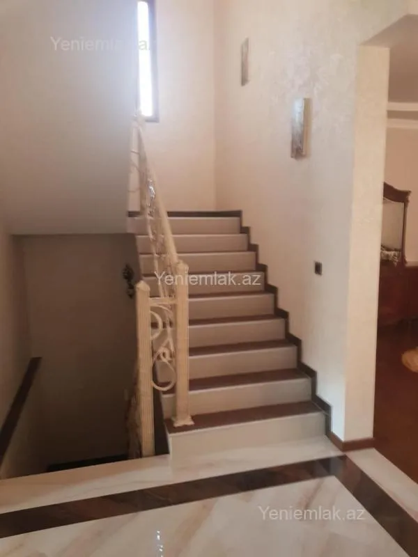 Satılır 5 otaqlı həyət evi 270 m²