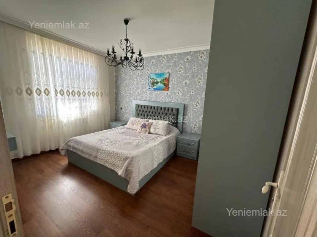 Satılır 5 otaqlı həyət evi 270 m²