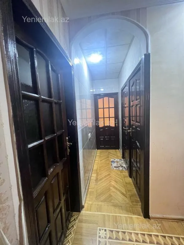 Satılır 4 otaqlı köhnə tikili 110 m²