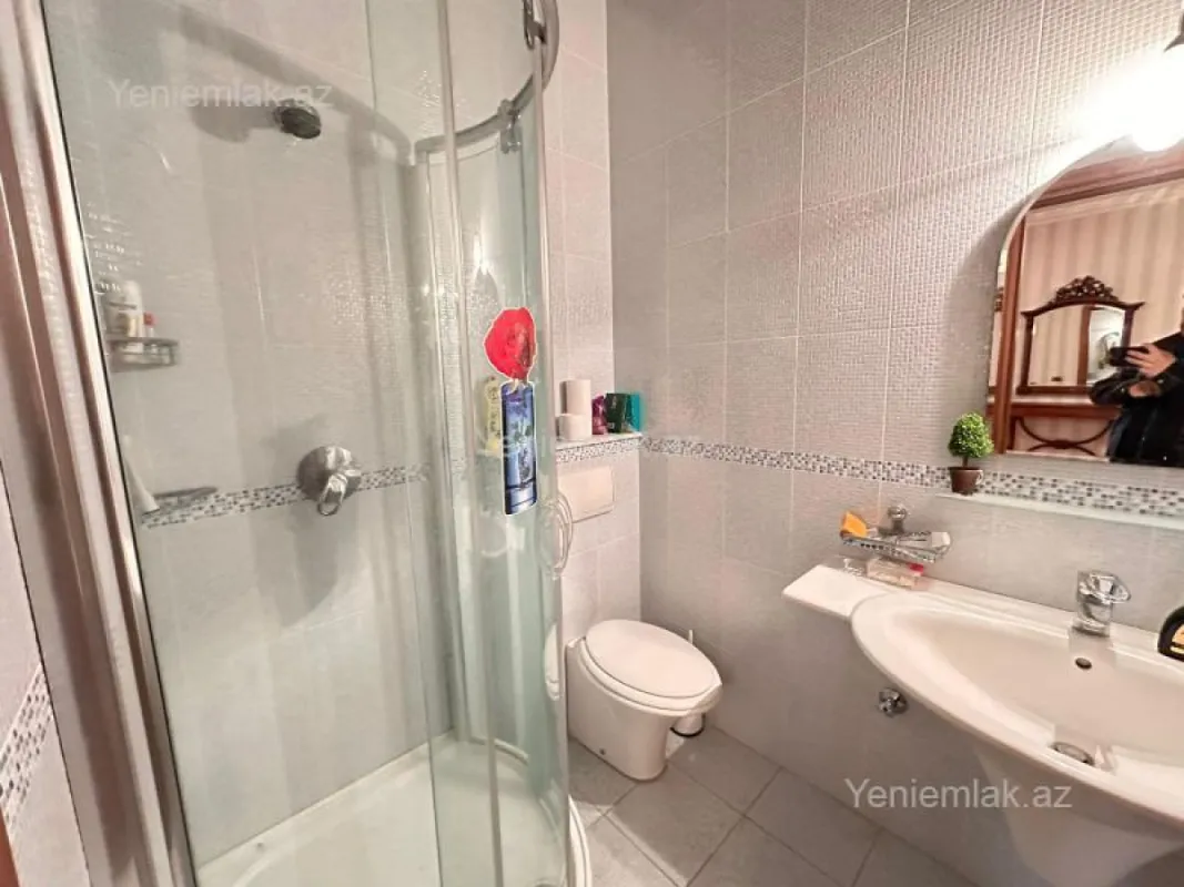 Satılır 4 otaqlı yeni tikili 240 m²