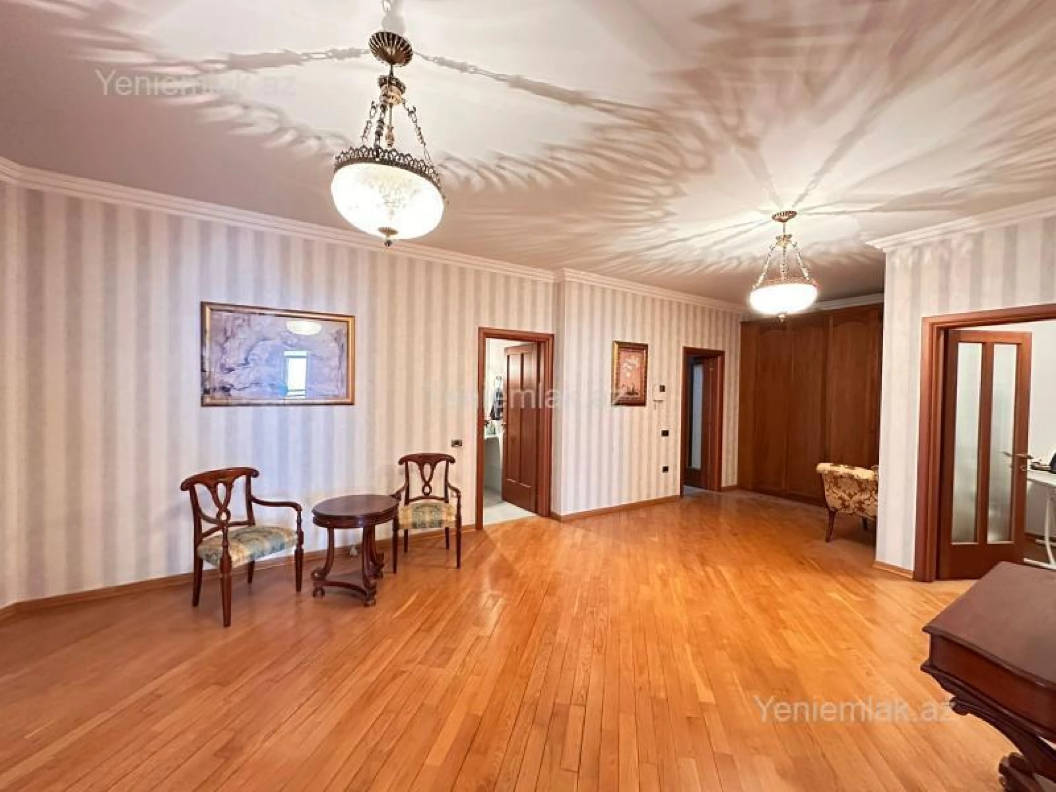 Satılır 4 otaqlı yeni tikili 240 m²