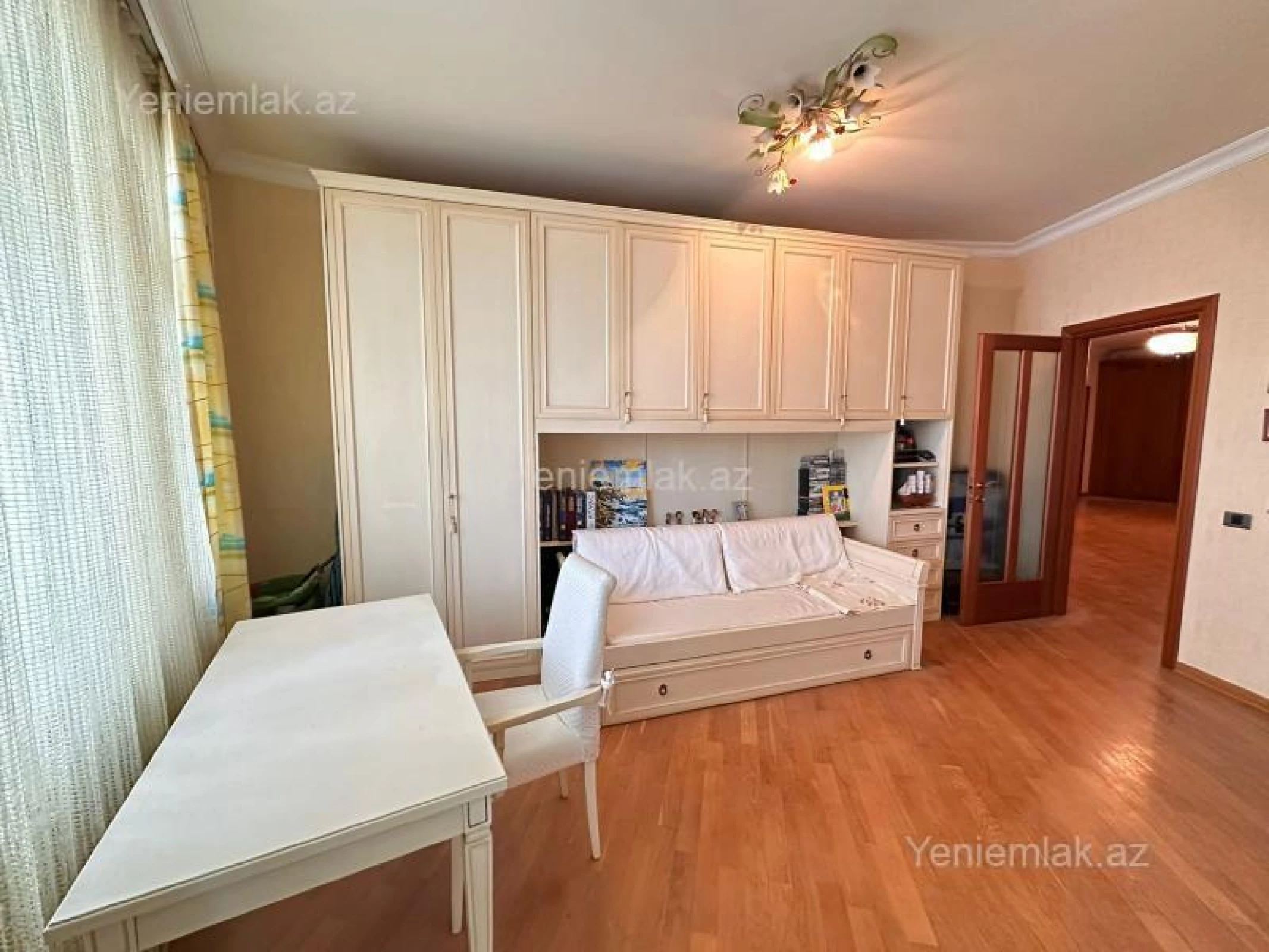 Satılır 4 otaqlı yeni tikili 240 m²