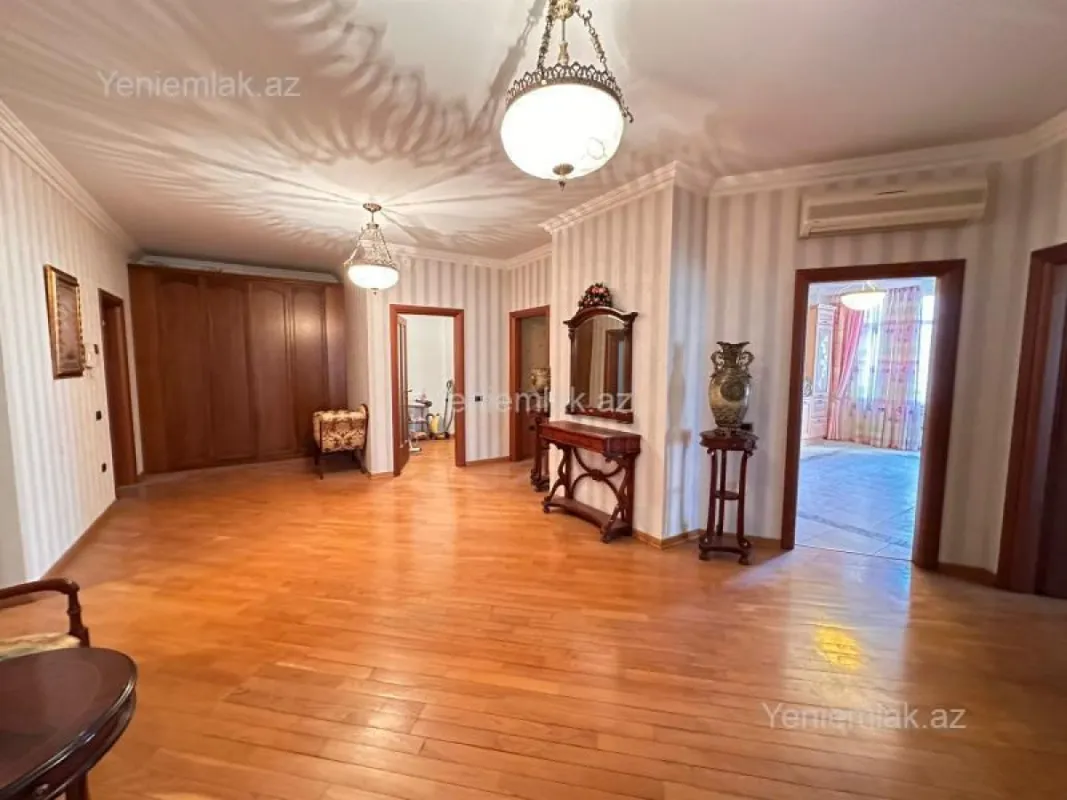 Satılır 4 otaqlı yeni tikili 240 m²