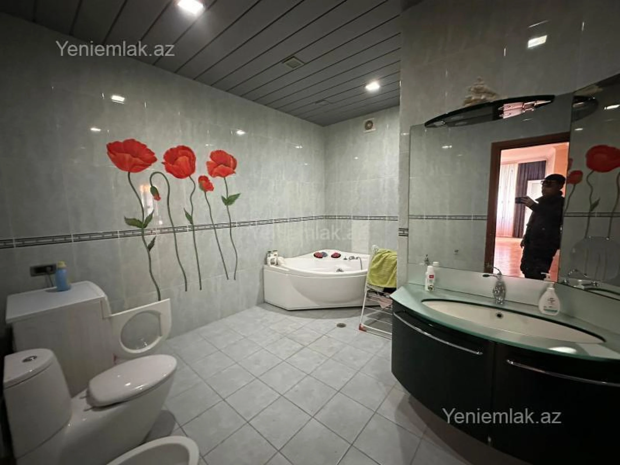 Satılır 4 otaqlı yeni tikili 240 m²