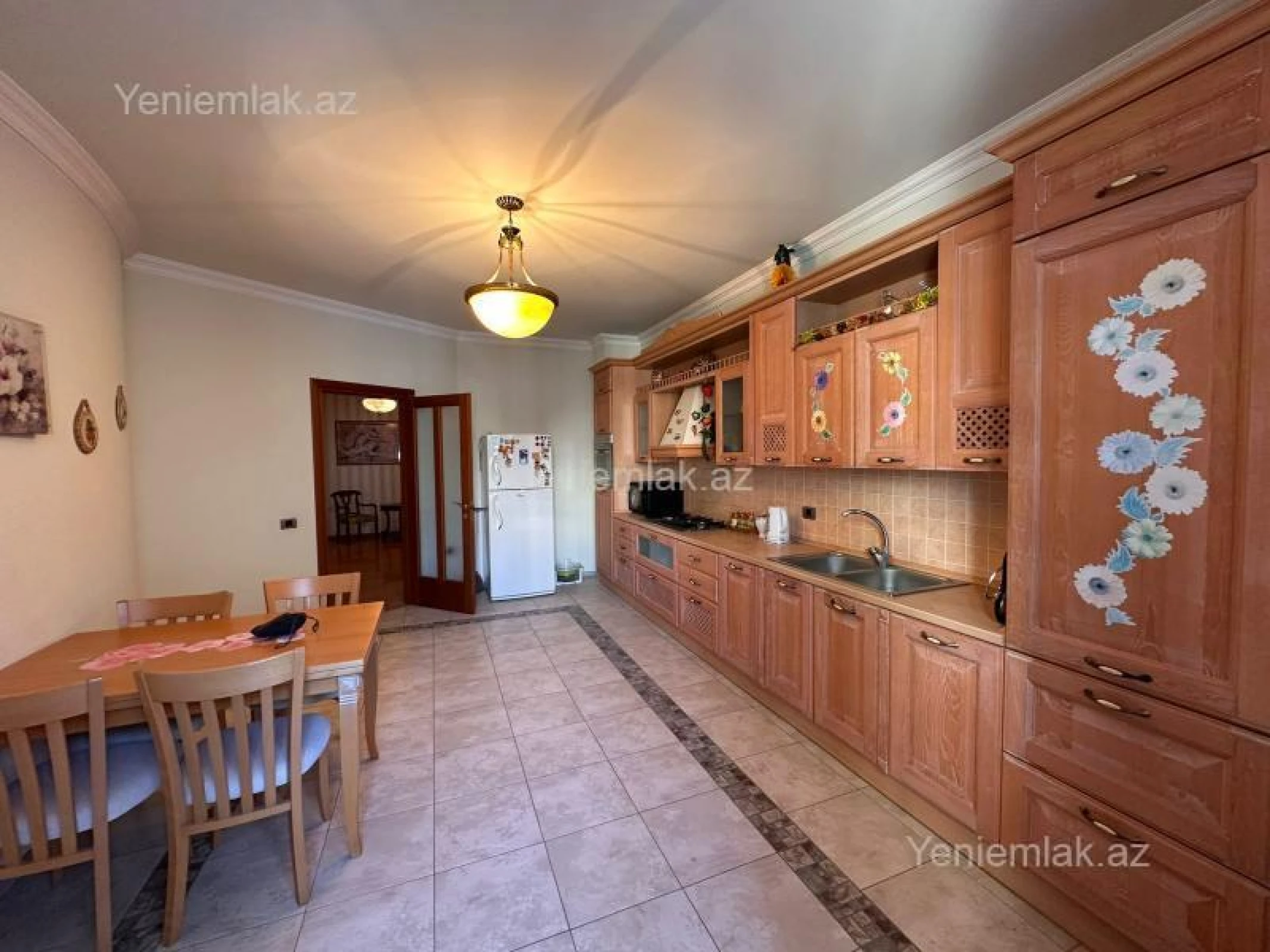 Satılır 4 otaqlı yeni tikili 240 m²