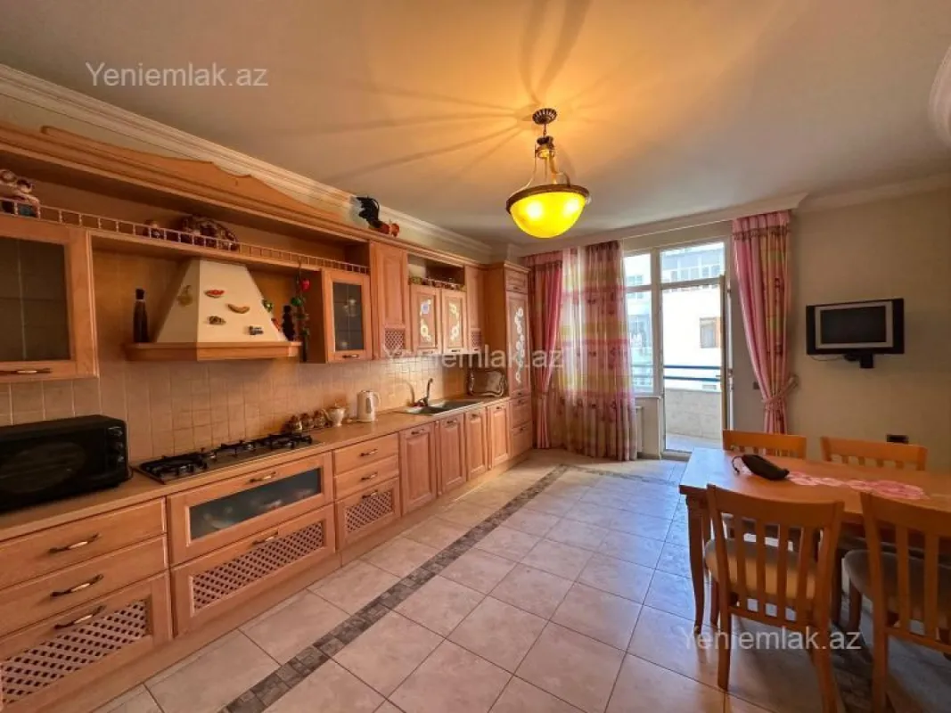 Satılır 4 otaqlı yeni tikili 240 m²