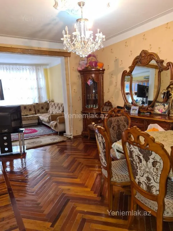 Satılır 3 otaqlı köhnə tikili 75 m²