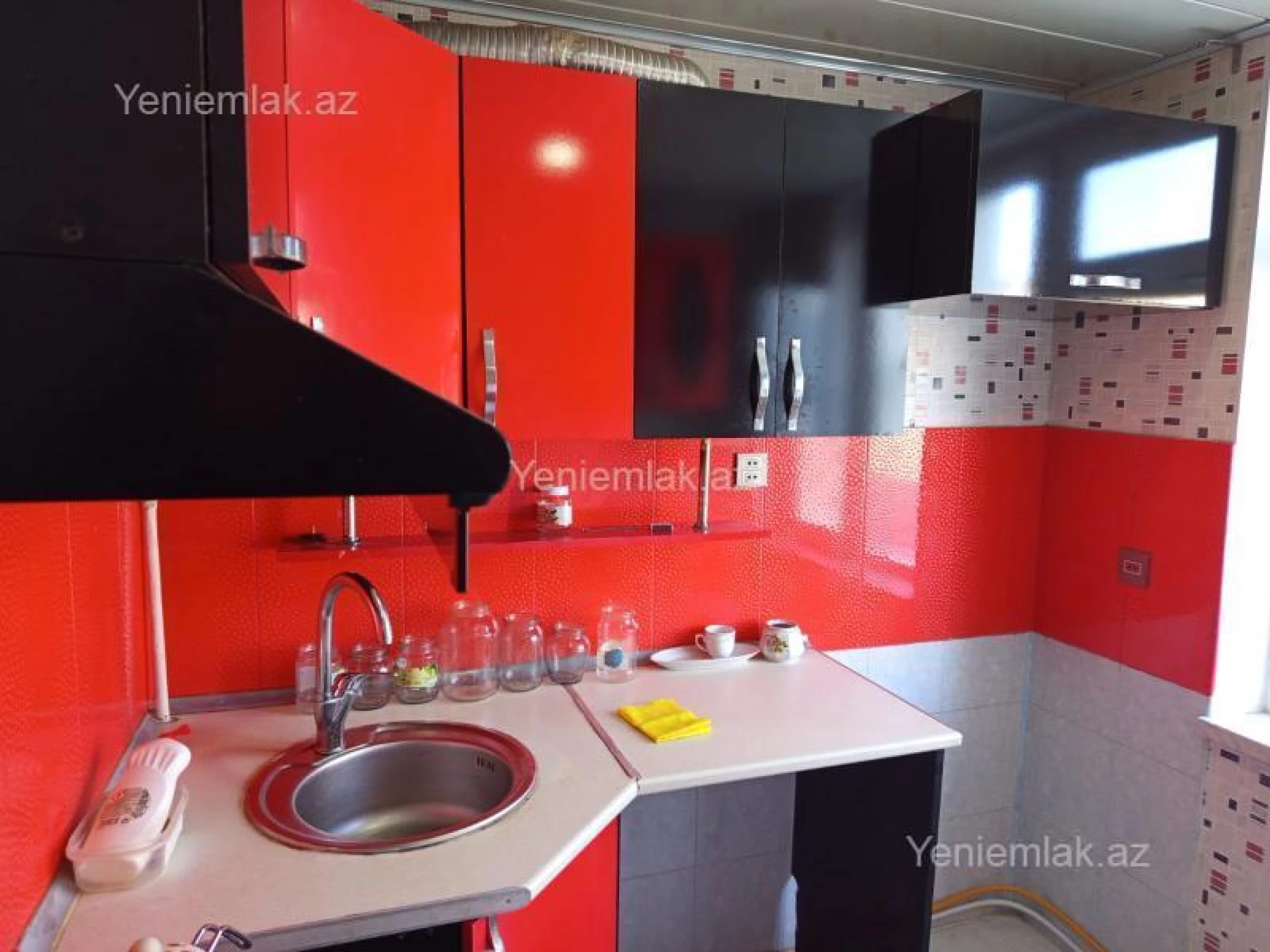 Satılır 2 otaqlı köhnə tikili 52 m²