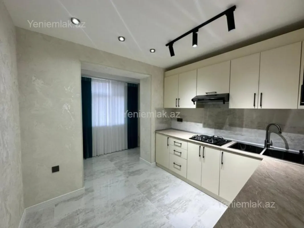 Satılır 3 otaqlı köhnə tikili 80 m²