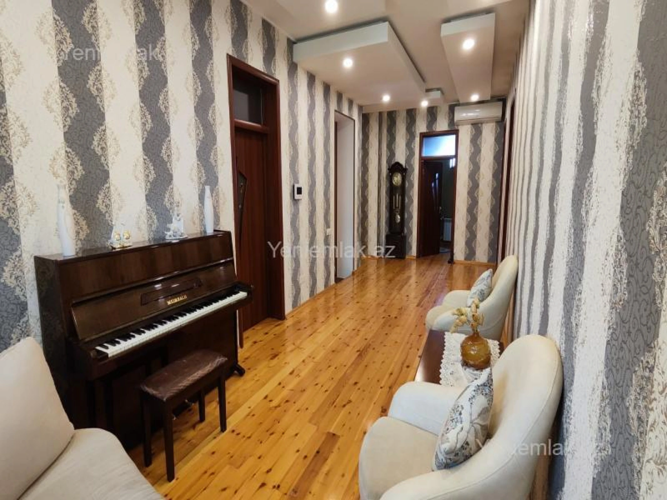 Satılır 8 otaqlı həyət evi 450 m²