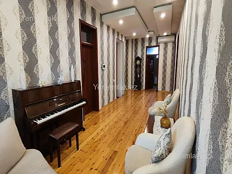 Satılır 8 otaqlı həyət evi 450 m²