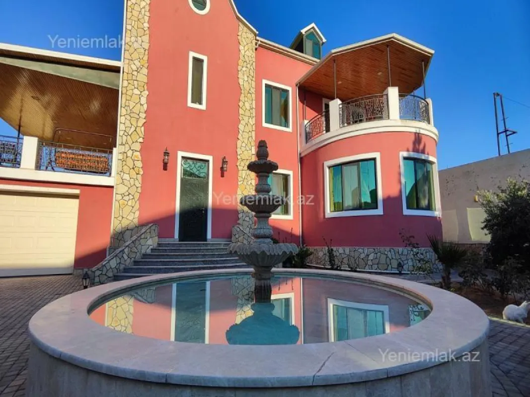 Satılır 8 otaqlı həyət evi 450 m²