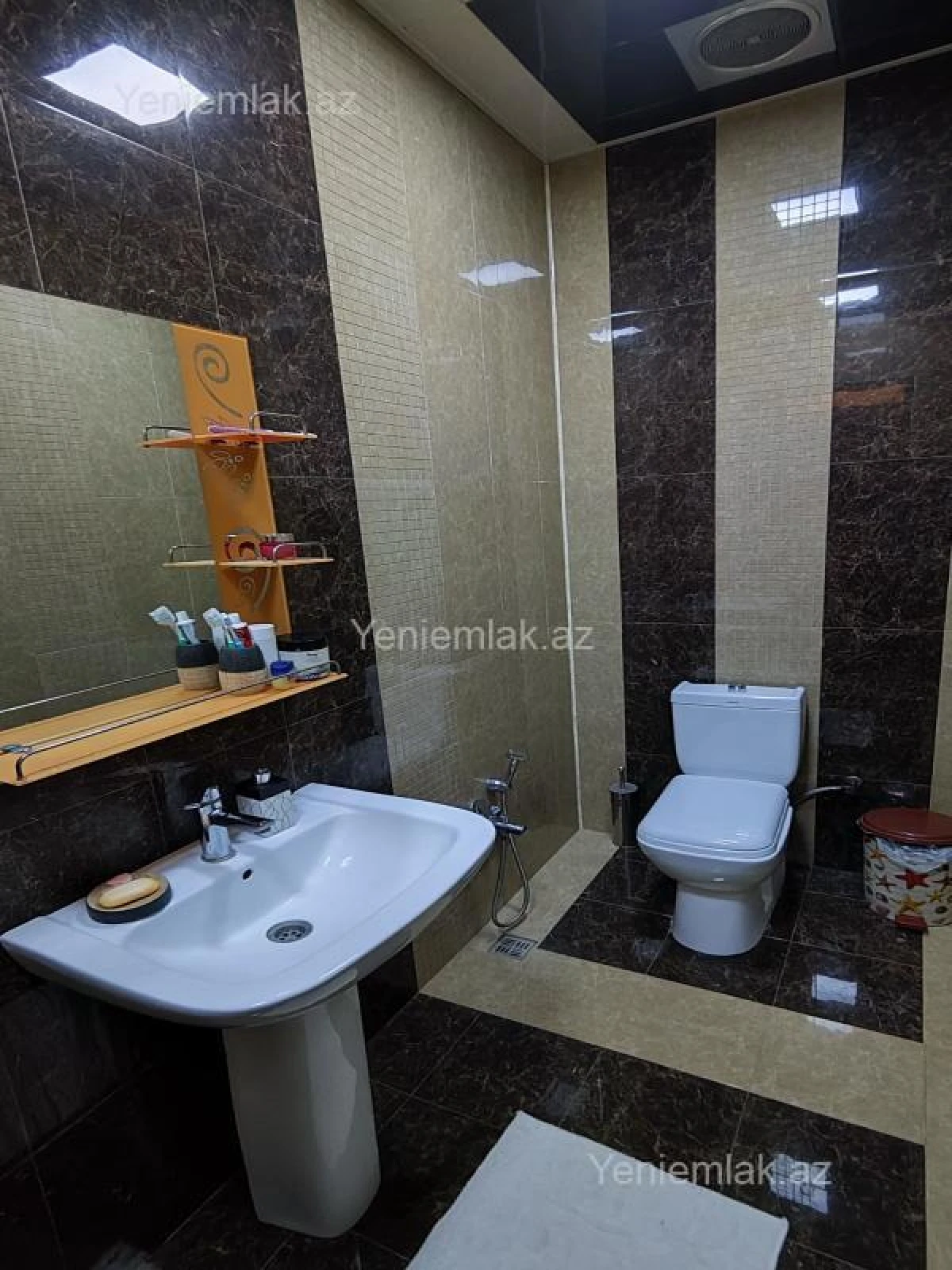 Satılır 8 otaqlı həyət evi 450 m²