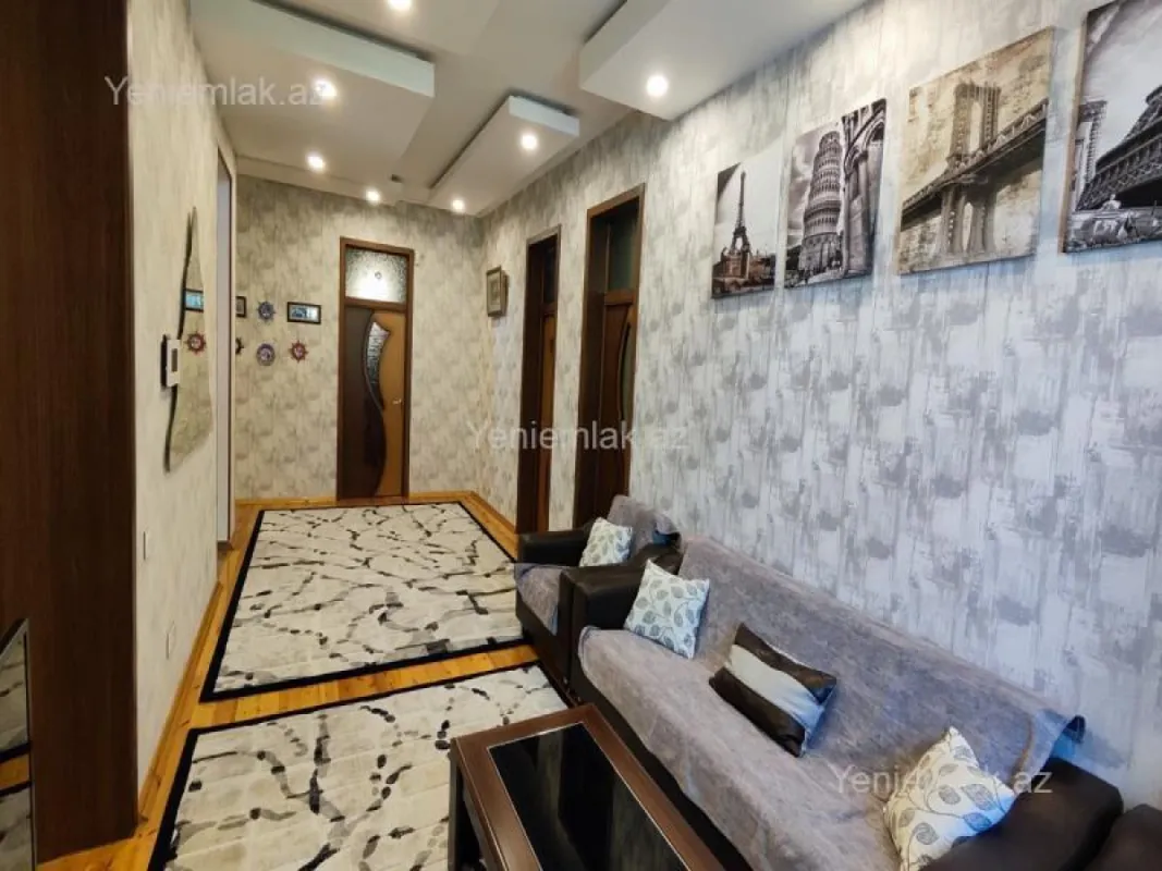 Satılır 8 otaqlı həyət evi 450 m²