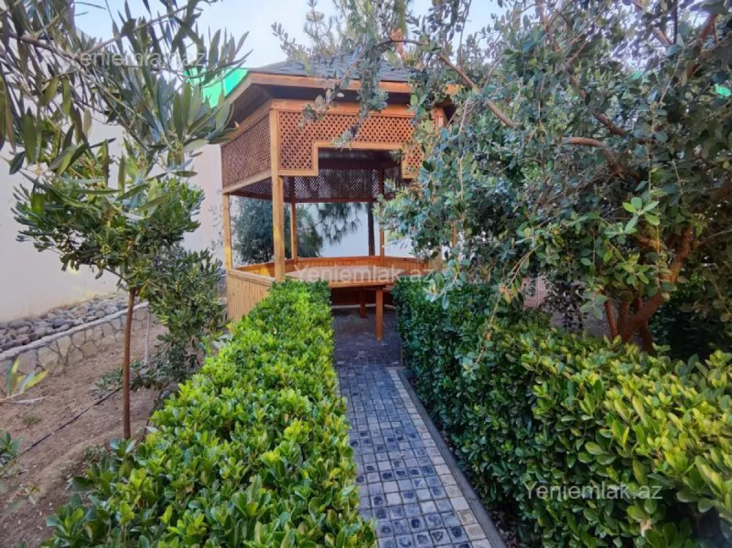 Satılır 8 otaqlı həyət evi 450 m²