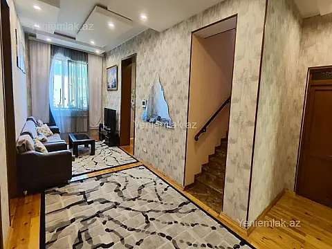 Satılır 8 otaqlı həyət evi 450 m²