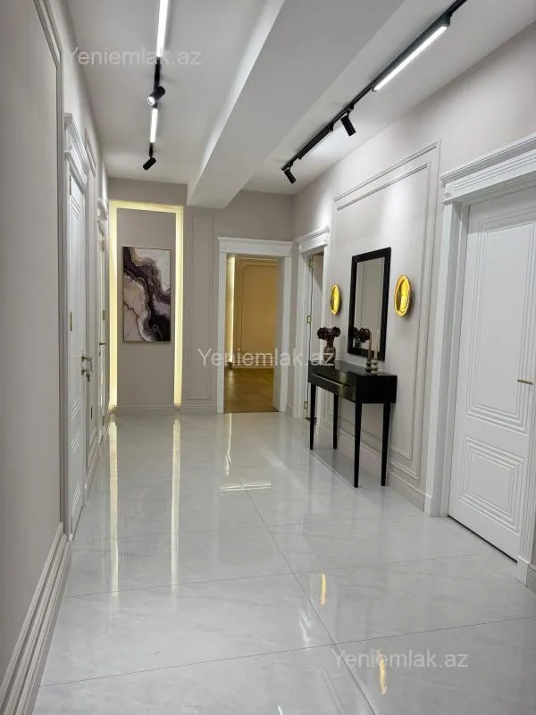 Satılır 3 otaqlı yeni tikili 115 m²