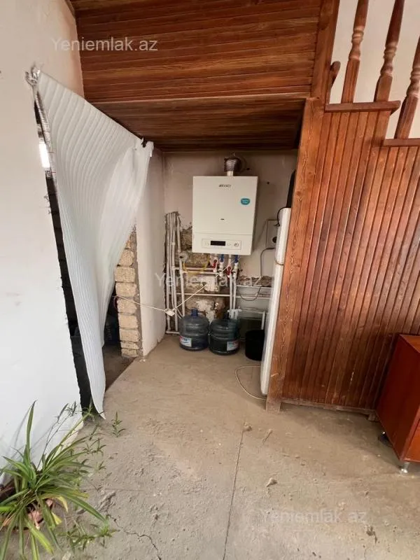 Satılır 6 otaqlı həyət evi 220 m²