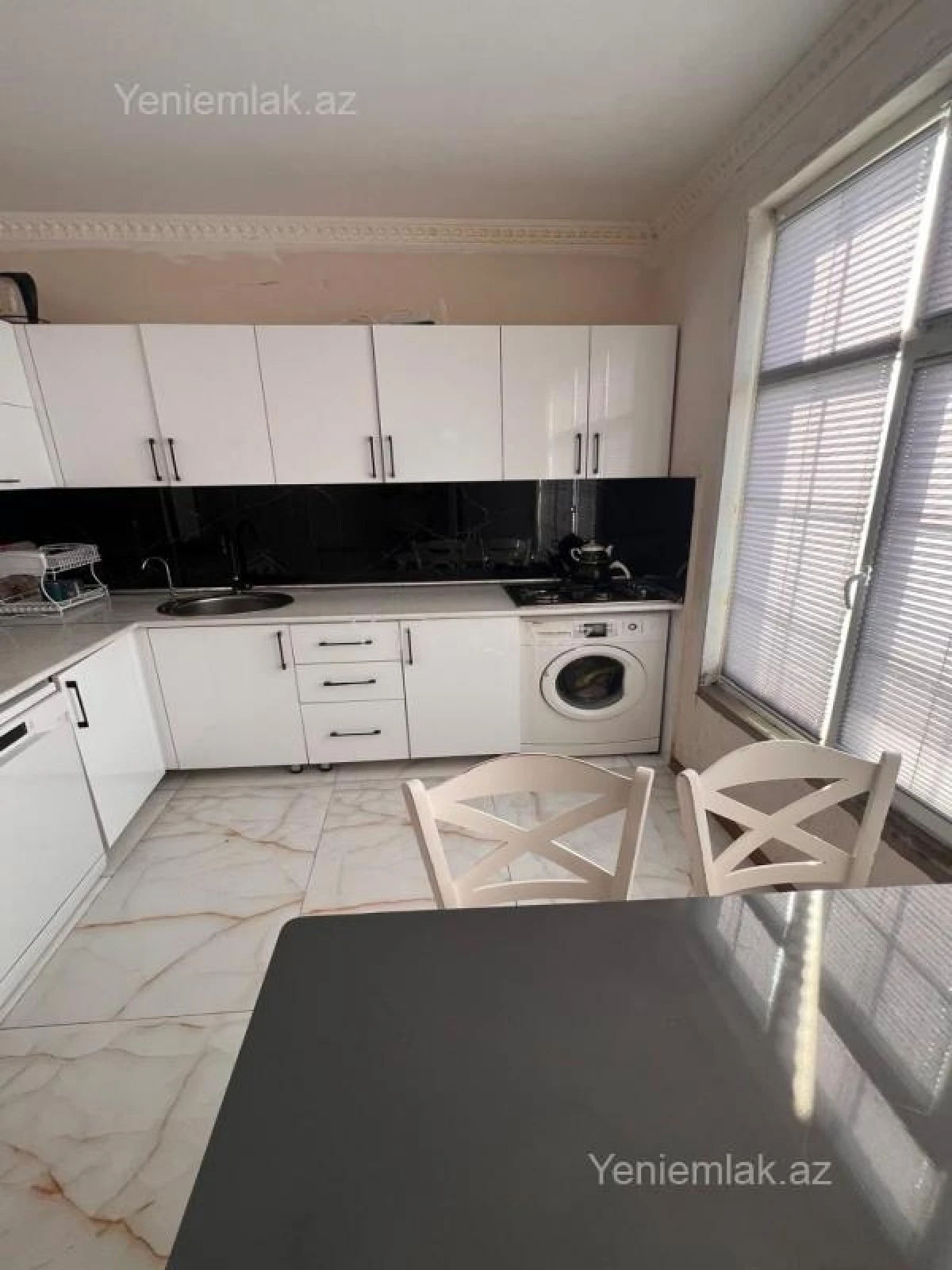 Satılır 6 otaqlı həyət evi 220 m²