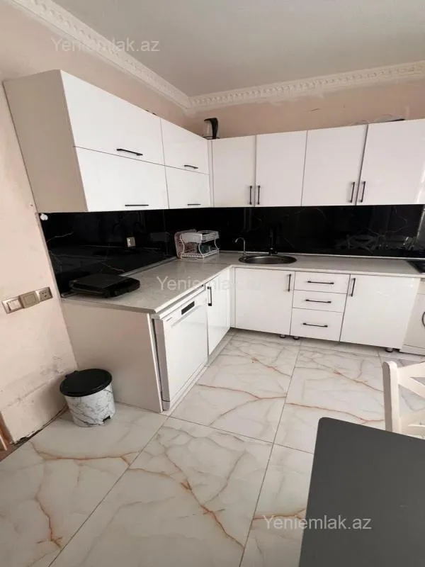 Satılır 6 otaqlı həyət evi 220 m²