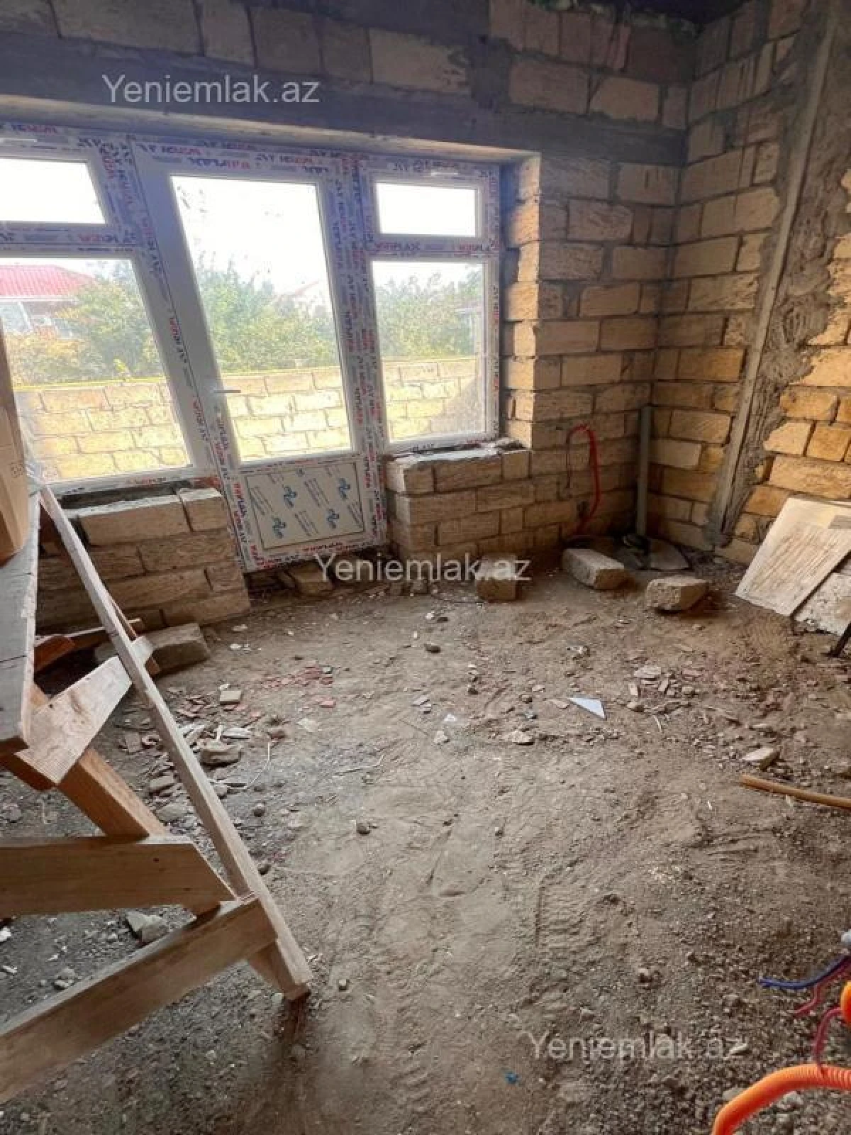 Satılır 6 otaqlı həyət evi 220 m²