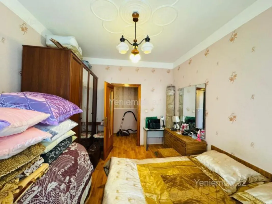 Satılır 2 otaqlı köhnə tikili 60 m²