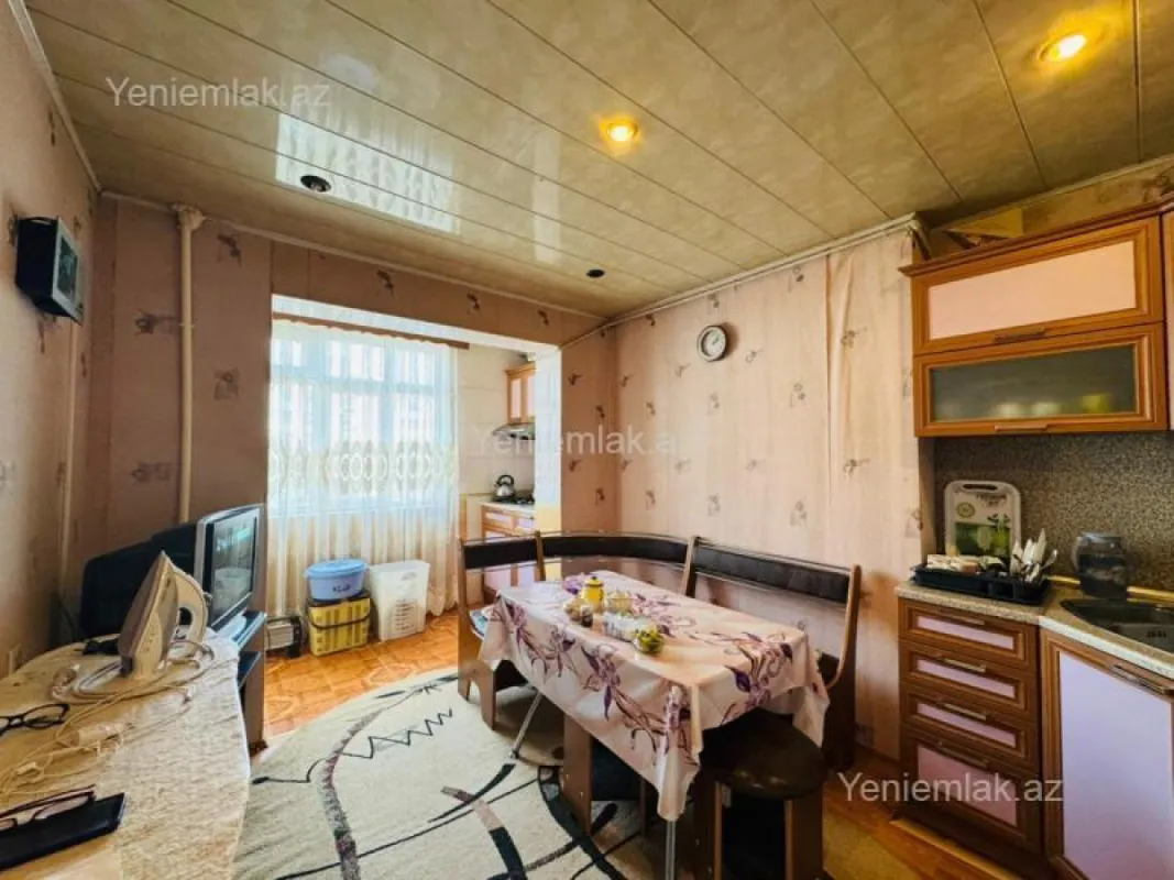 Satılır 2 otaqlı köhnə tikili 60 m²