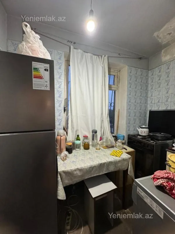 Satılır 3 otaqlı köhnə tikili 70 m²