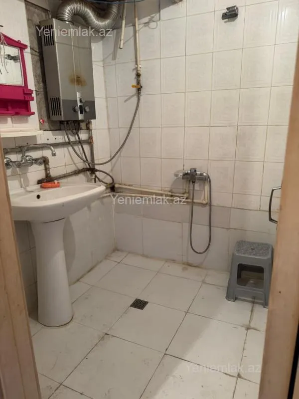 Satılır 1 otaqlı köhnə tikili 38 m²