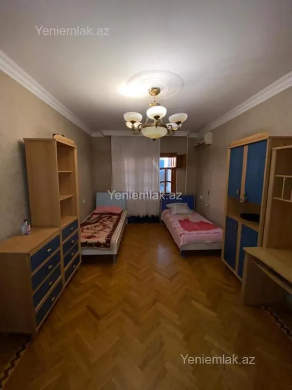 Satılır 4 otaqlı köhnə tikili 110 m²