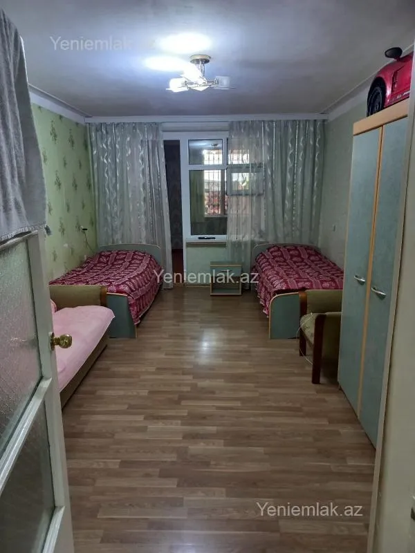 Satılır 4 otaqlı köhnə tikili 110 m²