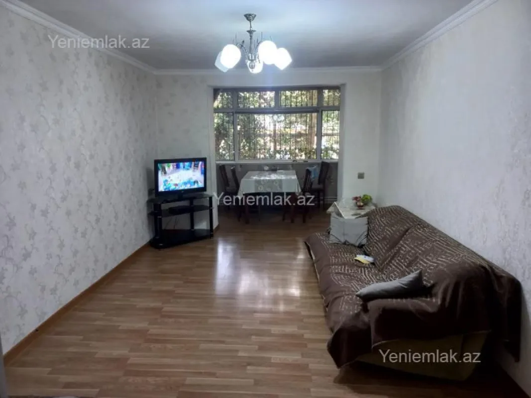 Satılır 4 otaqlı köhnə tikili 110 m²