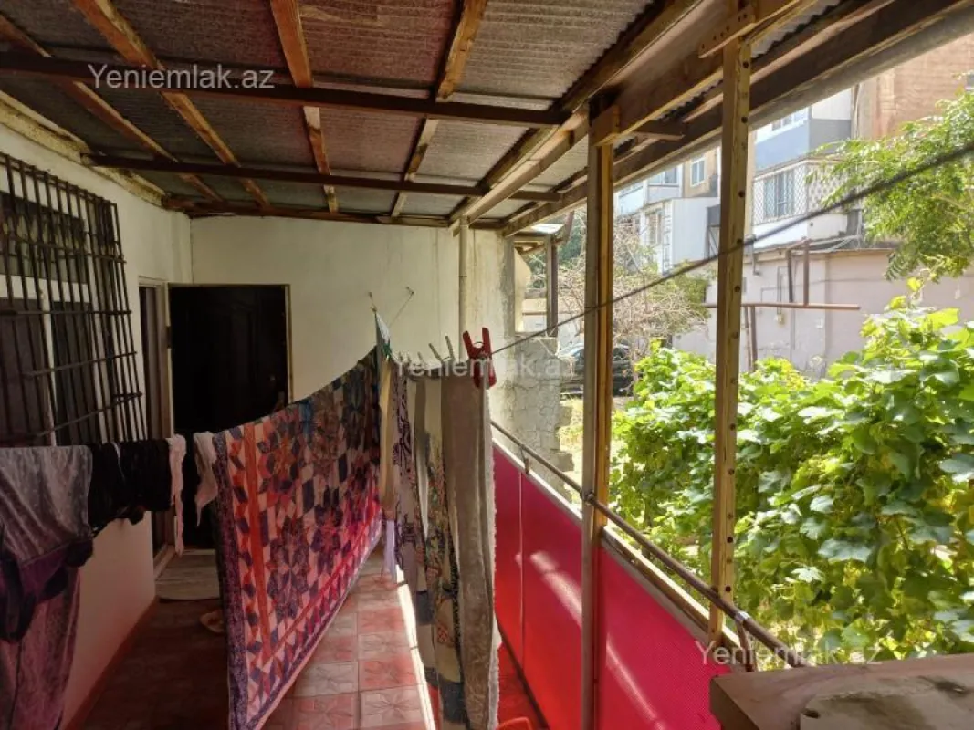 Satılır 4 otaqlı köhnə tikili 110 m²