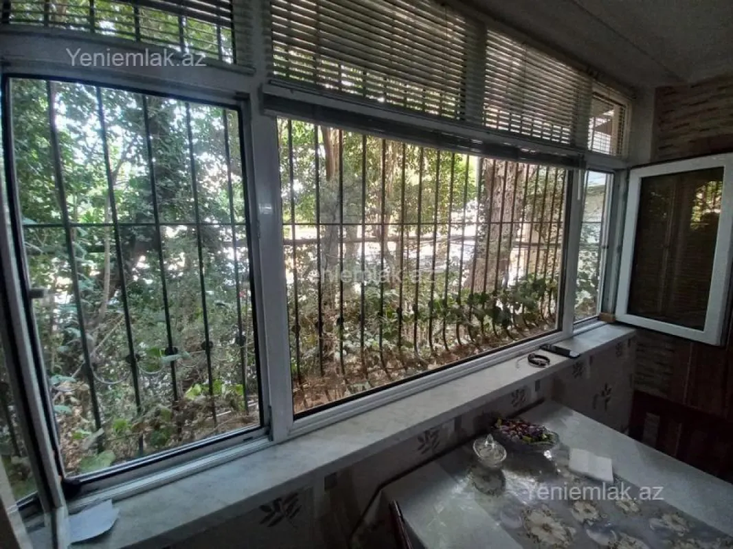 Satılır 4 otaqlı köhnə tikili 110 m²