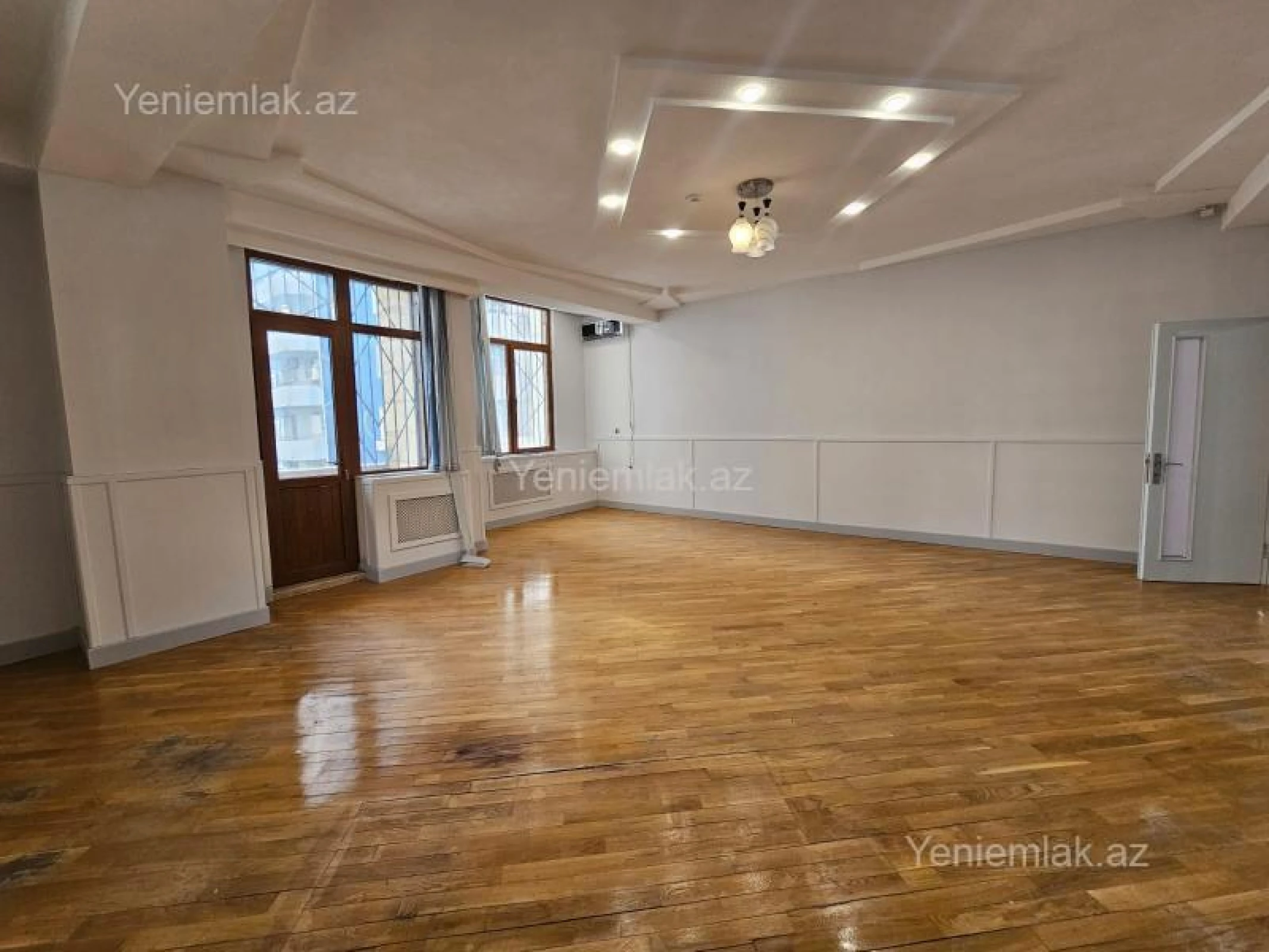 Satılır 6 otaqlı ofis 300 m²