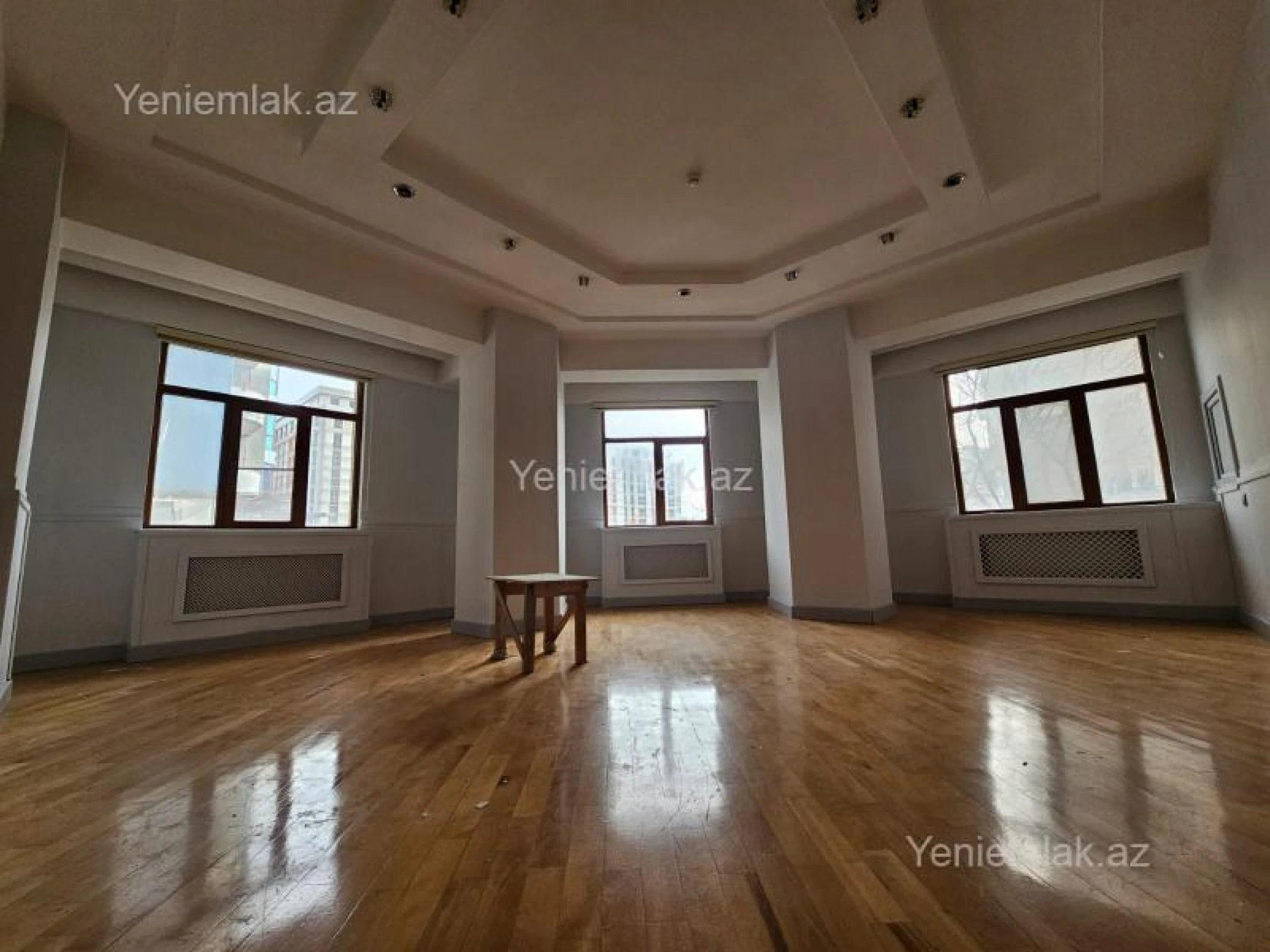 Satılır 6 otaqlı ofis 300 m²
