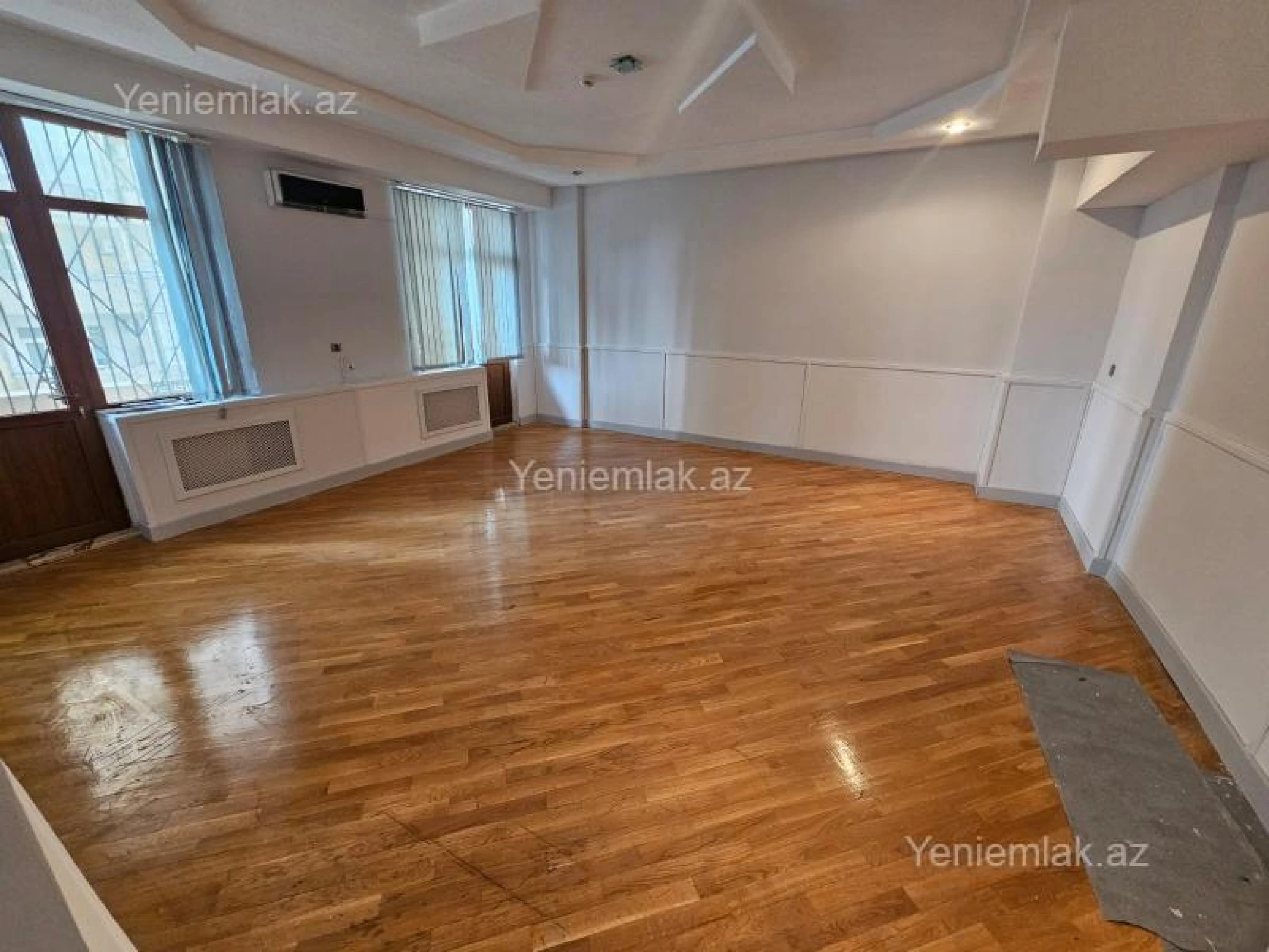 Satılır 6 otaqlı ofis 300 m²