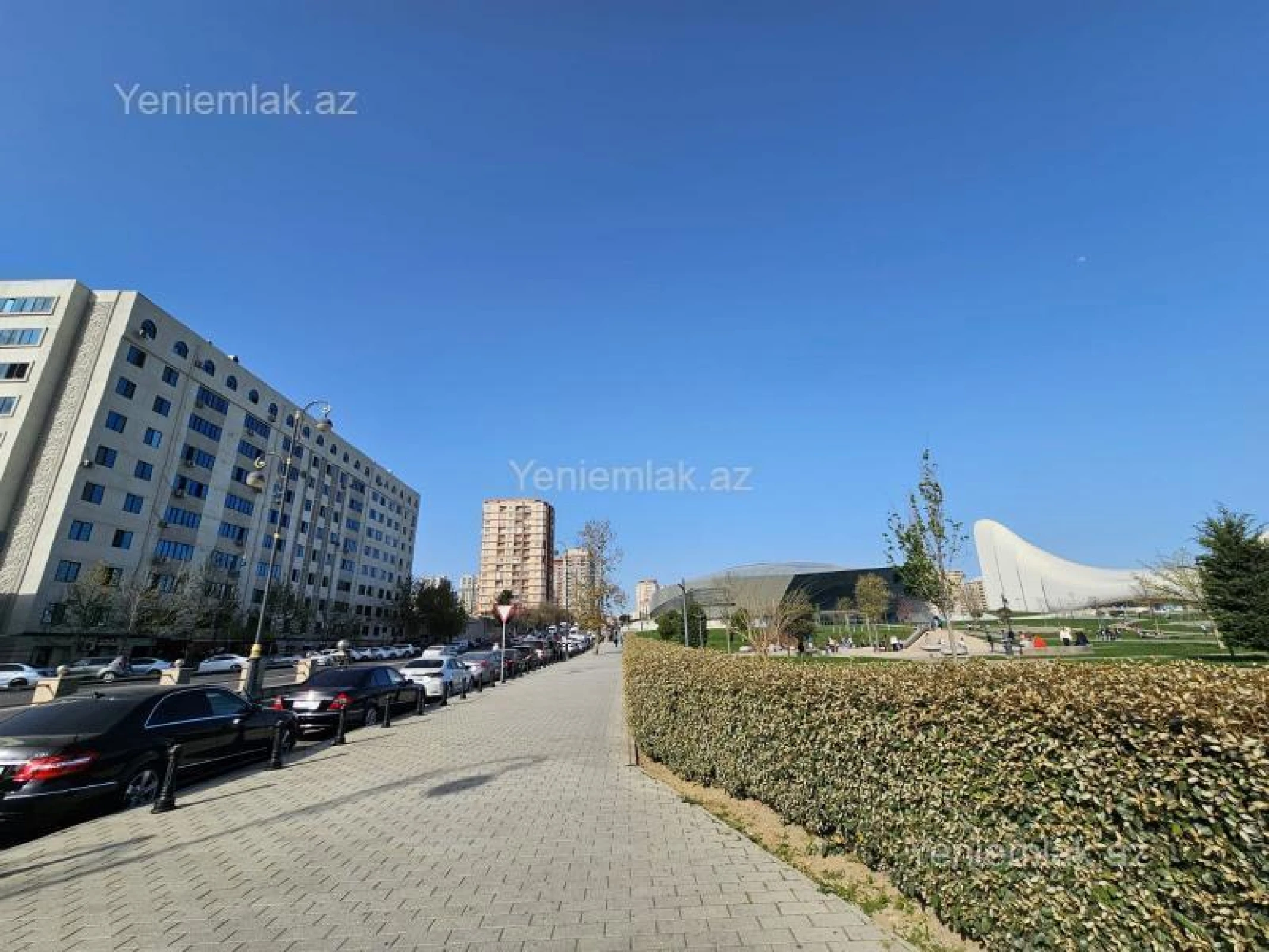 Satılır 6 otaqlı ofis 300 m²