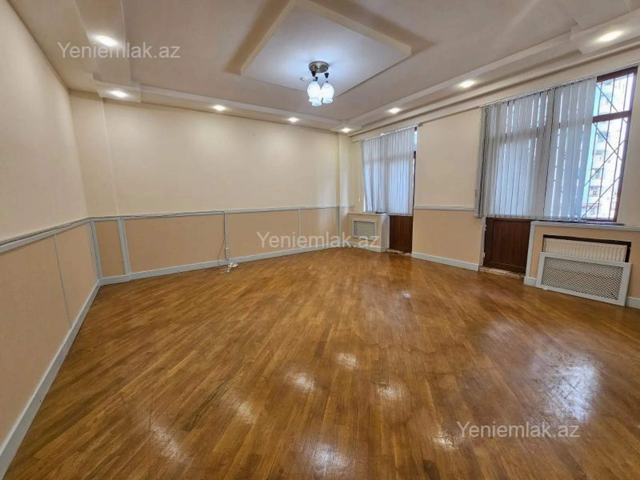 Satılır 6 otaqlı ofis 300 m²