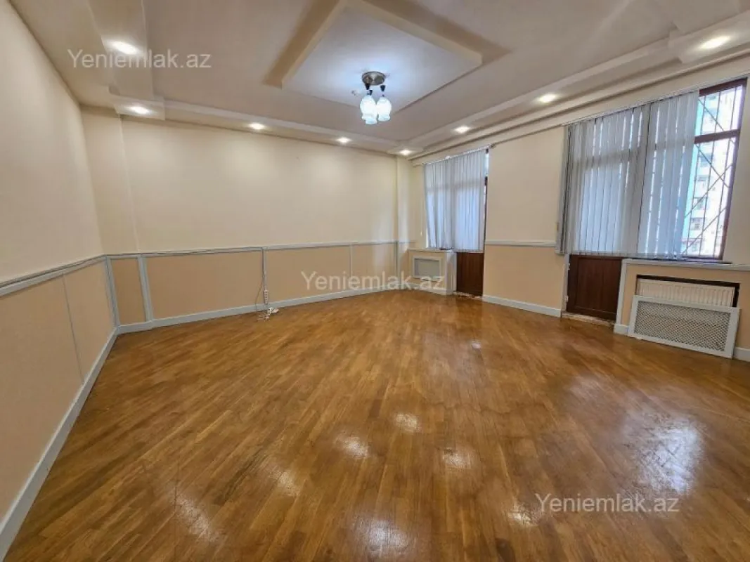 Satılır 6 otaqlı ofis 300 m²