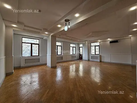 Satılır 6 otaqlı ofis 300 m²